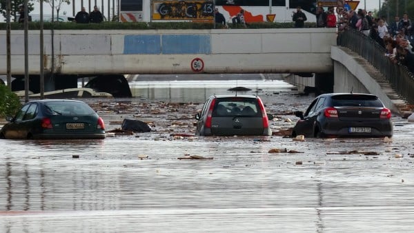 Ανείπωτη τραγωδία με 15 νεκρούς στη Δυτ. Αττική - Καταστροφές σε Μάνδρα, Μαγούλα, Νέα Πέραμος