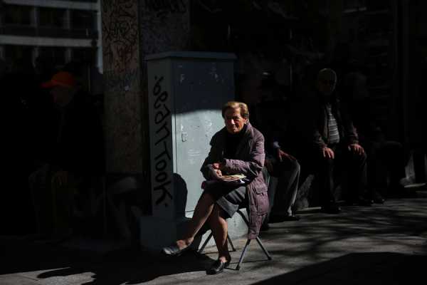 Ποιοι χάνουν το ΕΚΑΣ και θα πληρώνουν ακριβότερα τα φάρμακα