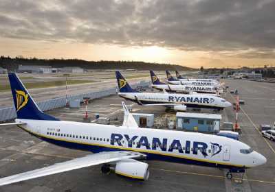 Η Ryanair «παγώνει» τις προσλήψεις προσωπικού λόγω Brexit