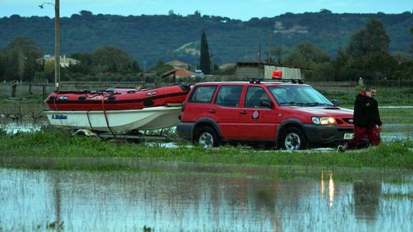 Επιχείρηση απεγκλωβισμού τεσσάρων ατόμων στην Πιερία