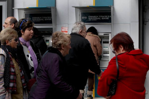 Υποχρεωτικά μέσω τράπεζας η πληρωμή μισθών από την 1η Ιουνίου