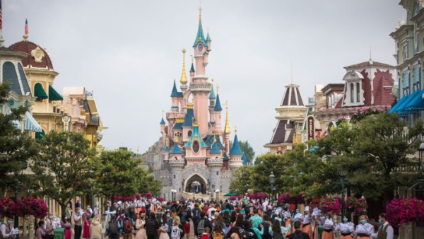 Η Disneyland Paris θα φιλοξενήσει για πρώτη φορά επίδειξη μόδας