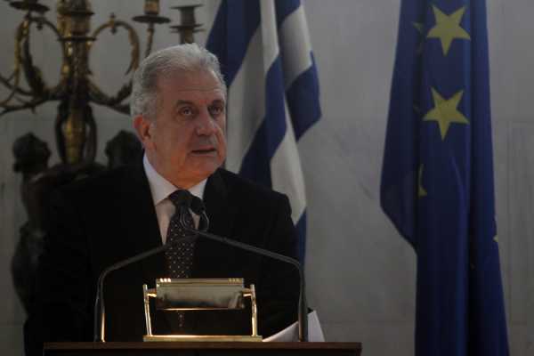 Αβραμόπουλος: Η κατάσταση με το προσφυγικό στην Ελλάδα θα έχει βελτιωθεί σε ένα μήνα