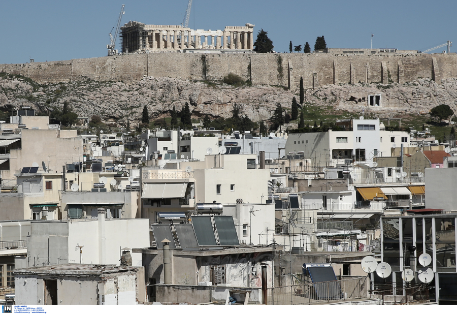 Ηλιακοί θερμοσίφωνες στις ταράτσες: Πότε θα ανοίξει η πλατφόρμα, τι θα επιδοτηθεί (βίντεο)