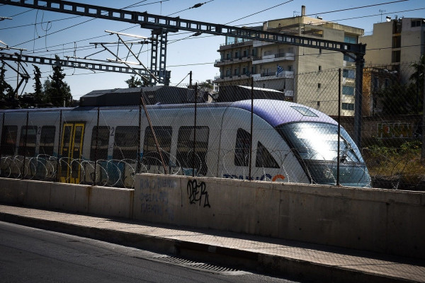 H ΤΡΑΙΝΟΣΕ καταγγέλλει τον ΟΣΕ για την κατάσταση των σταθμών του Προαστιακού