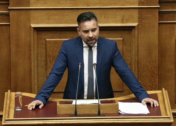 Εκτός «κομματικής γραμμής» για το Σκοπιανό ο Κατσιαντώνης της Ένωσης Κεντρώων