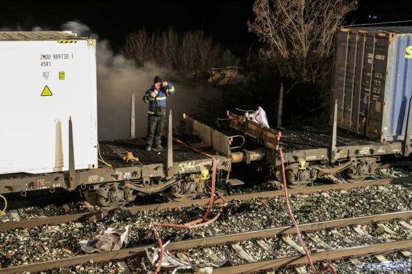 Ξέφραγο αμπέλι το σταθμαρχείο Λάρισας: «Ξέχασαν τα μικρόφωνα ανοιχτά κι ακούγονταν πάρτι και πανηγύρια»