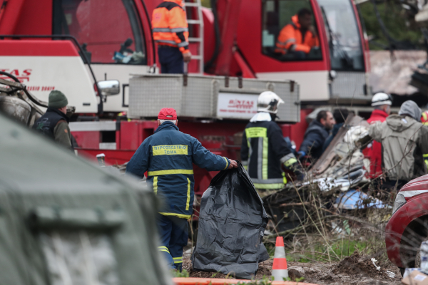 Τραγωδία στα Τέμπη: Απαρηγόρητη η κόρη 67χρονου αγνοουμένου - « Να βρω κάτι… ό, τι κι αν είναι αυτό»