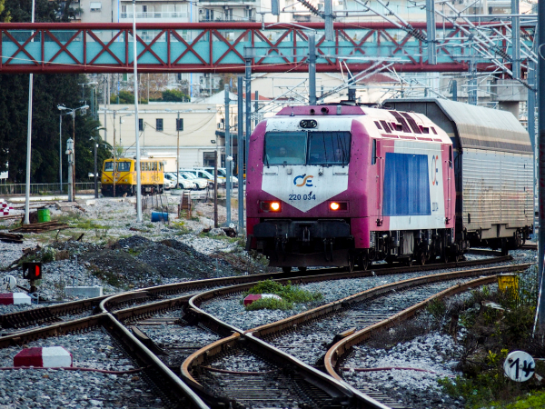 Φρίκη στο Κρυονέρι, γυναίκα διαμελίστηκε από τρένο