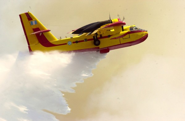 Σε «υψηλή ετοιμότητα» οι πιλότοι των Canadair