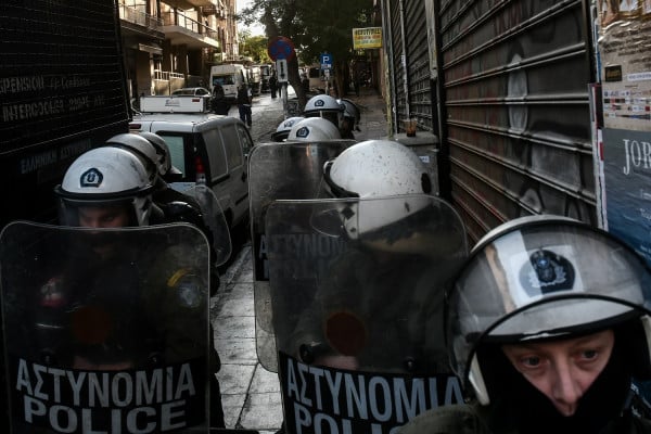 Τελεσίγραφο Χρυσοχοΐδη σε καταληψίες: Έχετε 15 μέρες για να αδειάσετε τα κτίρια - Λήγει στην επέτειο της δολοφονίας Γρηγορόπουλου (pics)