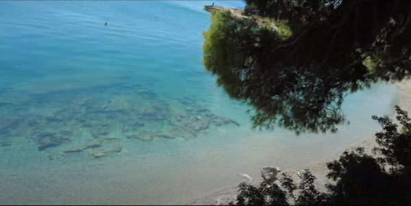 H καλύτερη οικογενειακή παραλία με ρηχά νερά στην Αττική