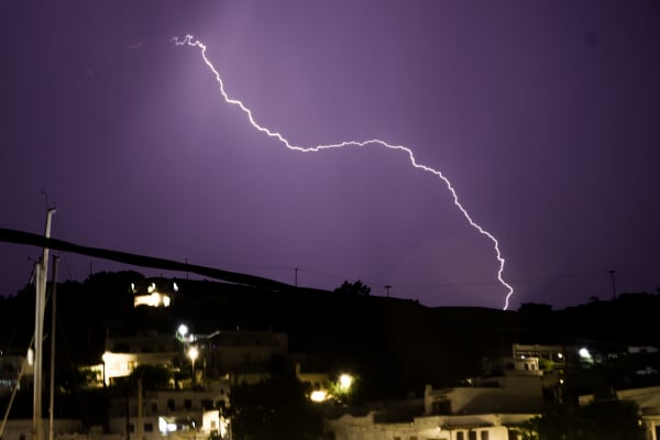 ΗΠΑ - Σοκαριστικό βίντεο: Κεραυνός χτυπά αυτοκίνητο εν κινήσει