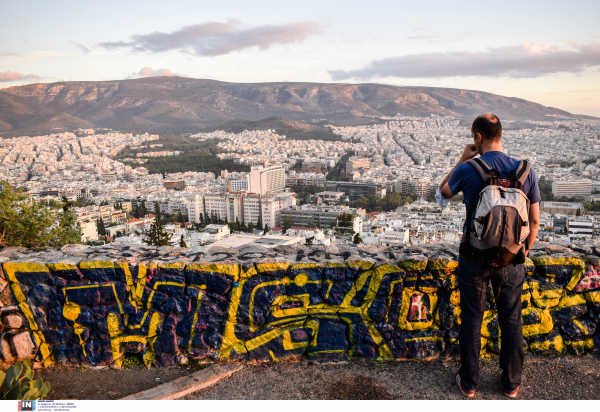 Καιρός: Λιακάδα και υψηλές θερμοκρασίες αλλά... με υγρασία