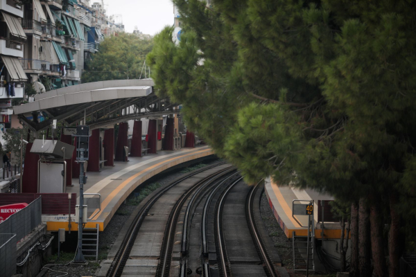 Νεκρός ο άνδρας που έπεσε στις γραμμές του Ηλεκτρικού