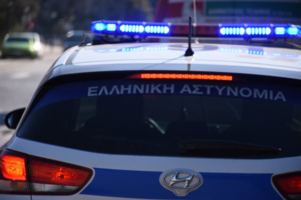 Καταδίωξη στη Θεσσαλονίκη: Εμβόλισε περιπολικό με πολυτελές αυτοκίνητο