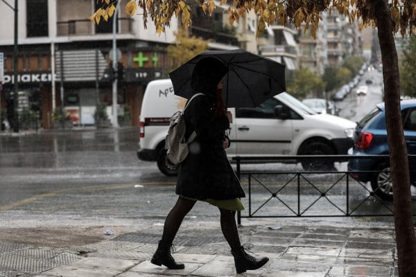 Αστατος ο καιρός σήμερα: Βροχές, καταιγίδες και πτώση της θερμοκρασίας