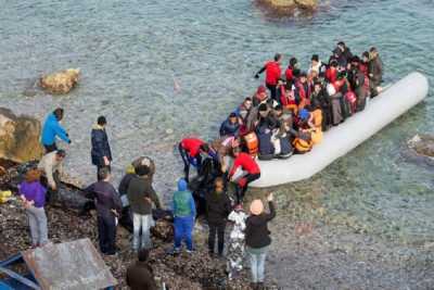 Διάσωση 27 προσφύγων ανοιχτά της Σάμου - Σύλληψη του διακινητή τους