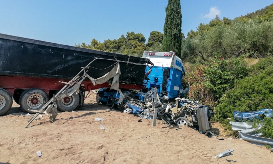 Πολύνεκρο τροχαίο στην Κυπαρισσία: Χαροπαλεύει 19χρονος - Τα 3 σενάρια του μοιραίου ελιγμού