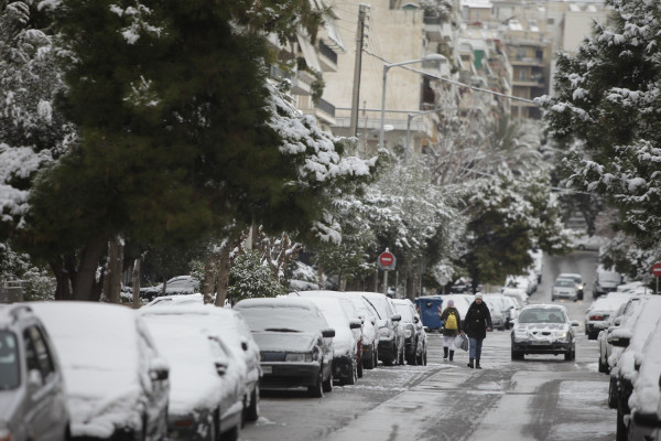 Καιρός αύριο: Χιόνια και την Παρασκευή, σε ποιες περιοχές θα το στρώσει