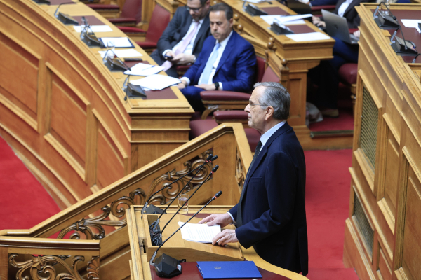 Ποιοι και πόσοι χειροκρότησαν στη Βουλή τον Σαμάρα