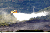 Μεγάλη φωτιά στη Θεσσαλονίκη, σηκώθηκαν καναντέρ (εικόνες)