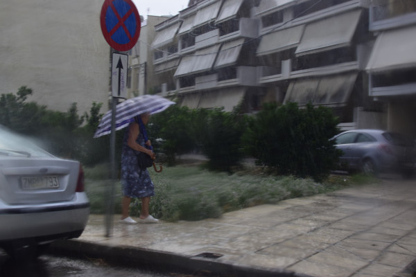 Καιρός: Μίνι κακοκαιρία με ισχυρές βροχές και χαλάζι από σήμερα το βράδυ (χάρτες)