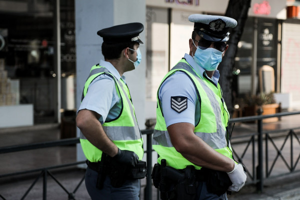 Βροχή τα πρόστιμα για μάσκα χθες Δευτέρα