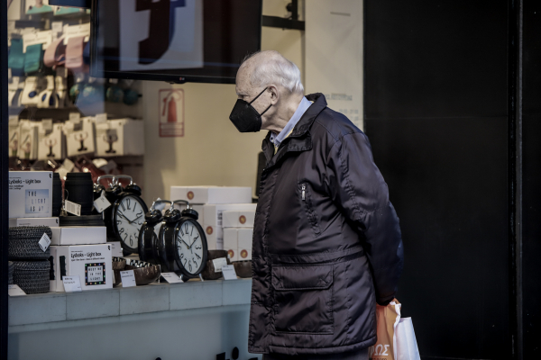 Πότε «πετάμε» τη μάσκα, η πρόταση Τζανάκη