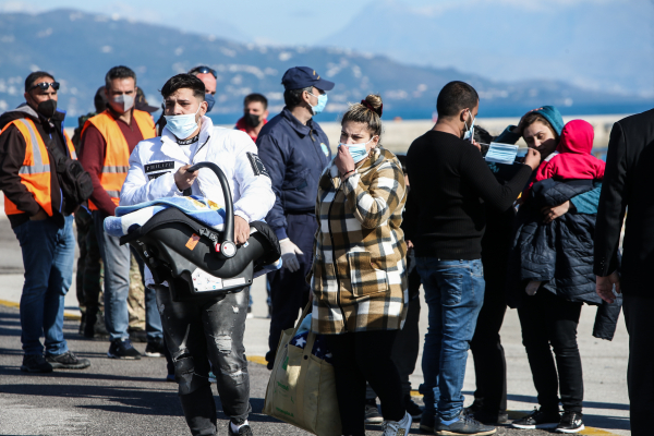 Φλεγόμενο πλοίο με 14 αγνοούμενους: H ανακοίνωση της πλοιοκτήτριας εταιρείας