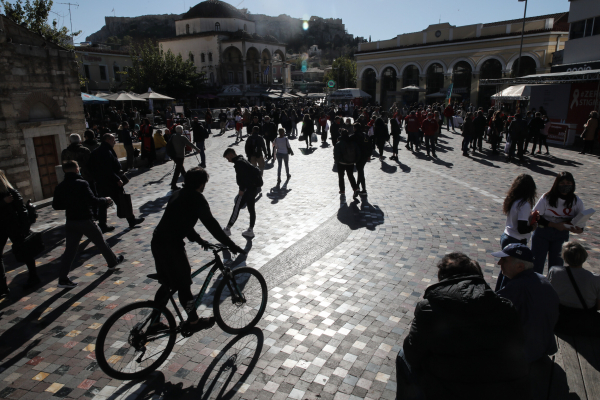 Κρούσματα σήμερα: «Βράζουν» Αθήνα και Θεσσαλονίκη, ο χάρτης της διασποράς