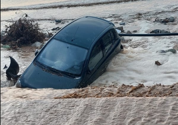 Κρήτη: Μετρούν τις πληγές τους στο Παλιόκαστρο - Βίντεο, εικόνες από τις καταστροφές