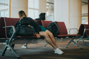 Δεν παθαίνει jet lag μόνο ο εγκέφαλός μας - Παθαίνει και το έντερό μας