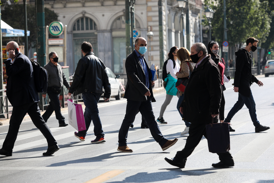 «Κλείδωσαν» τα νέα μέτρα: Τι αλλάζει για εμβολιασμένους και μη από τη Δευτέρα