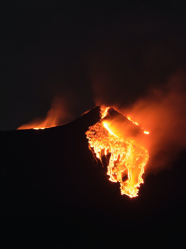 Ιταλία: Σήμα κινδύνου με το ηφαίστειο «Άιντα»