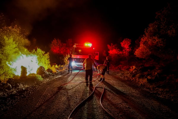 Διάσπαρτες εστίας φωτιάς στα Σελλιά Ρεθύμνου στην Κρήτη