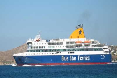 Το Blue Star Delos το πρώτο πλοίο που κατέπλευσε στο λιμάνι του Πειραιά για το 2016
