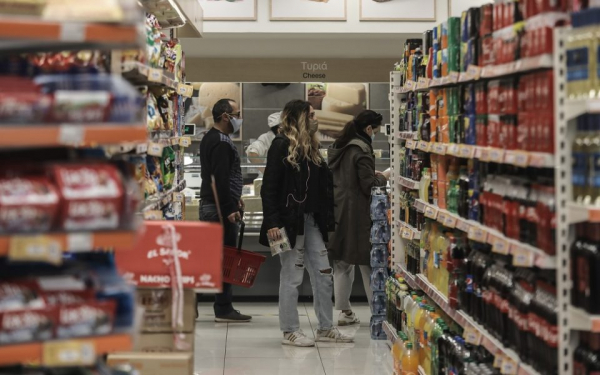 Στο τραπέζι κουπόνι 100 ευρώ για την αντιμετώπιση της ακρίβειας, οι δικαιούχοι 