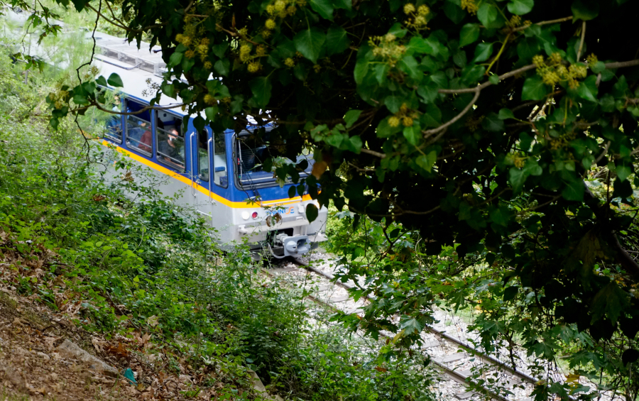 Εγκλωβίστηκαν 90 επιβάτες στον Οδοντωτό λόγω κατολίσθησης