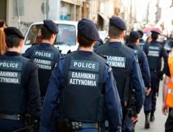 Ξηλώνεται η μισή Αστυνομία λόγω της Χρυσής Αυγής