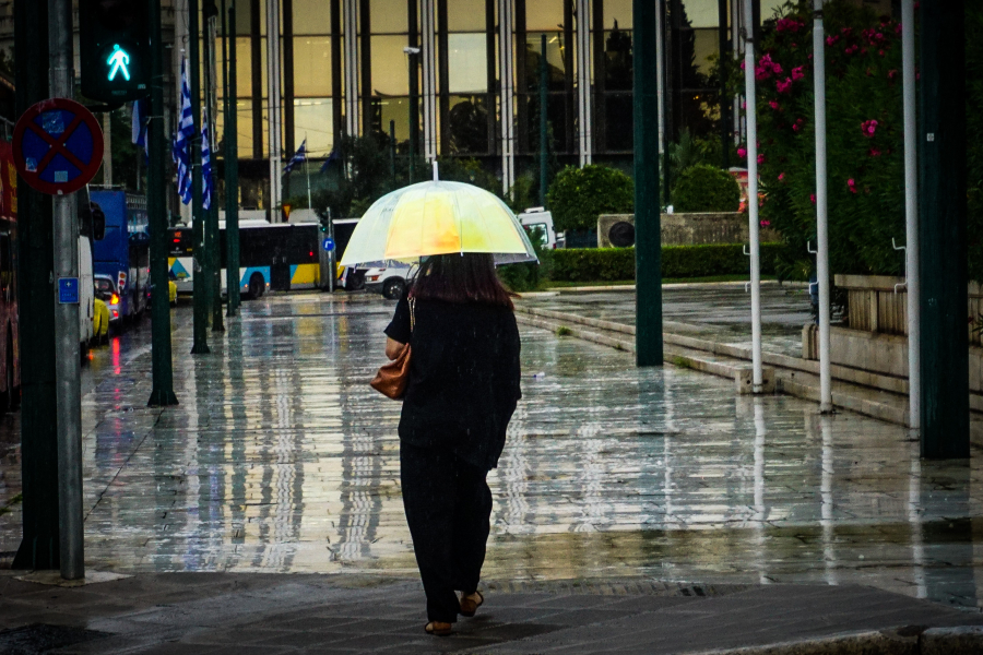 Τι ώρα θα ανοίξουν οι ουρανοί, νέο έκτακτο δελτίο «δείχνει» καταιγίδες στο κέντρο της Αθήνας