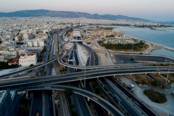 Ταλαιπωρία για οδηγούς στην παραλιακή λεωφόρο Ποσειδώνος - Ποιες ώρες κλείνει στις 5/6 και 6/6