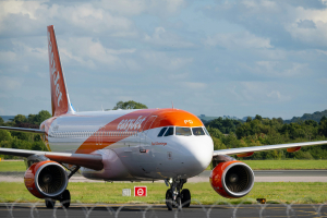 Mega - deal 7,7 δισ. δολ: Η Apollo εξαγοράζει την EasyJet - Η πρώτη δήλωση του sir Στέλιου Χατζηιωάννου