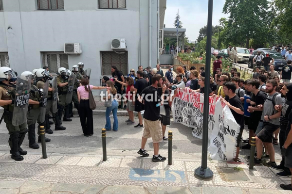 Επεισόδια στο Βιολογικό του ΑΠΘ: Τραυματίστηκε διαδηλωτής από κρότου λάμψης (βίντεο)