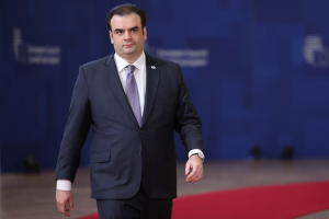 Ο Πιερρακάκης εξηγεί την πρόωρη αποπληρωμή του χρέους (Βίντεο)