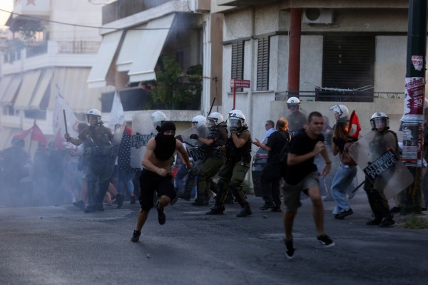 Πέτρες και χημικά στην πορεία για τον Παύλο Φύσσα