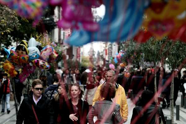 Τι ισχύει για την εργασία τις Κυριακές την περίοδο των Χριστουγέννων