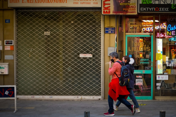 Μία ανάσα από καθολικό lockdown η Αττική, τα τρία στοιχεία που ανησυχούν τους ειδικούς