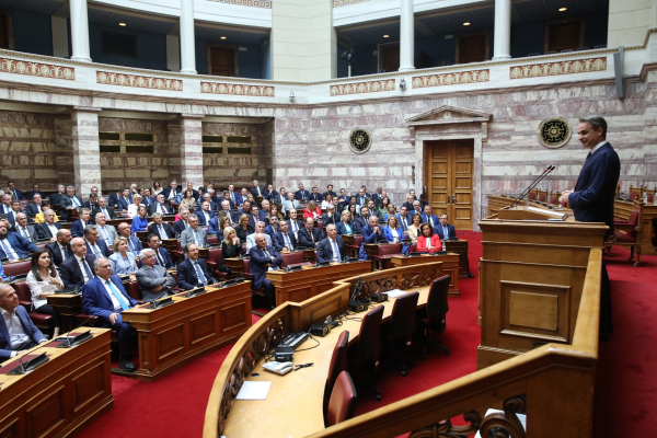 Τραπέζι στους βουλευτές προγραμματίζει ο Μητσοτάκης - Νευρική κρίση στο Μαξίμου