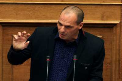 Βαρουφάκης: Έπρεπε να μιλήσω με το ΔΝΤ για να πάρω τη δανειακή σύμβαση